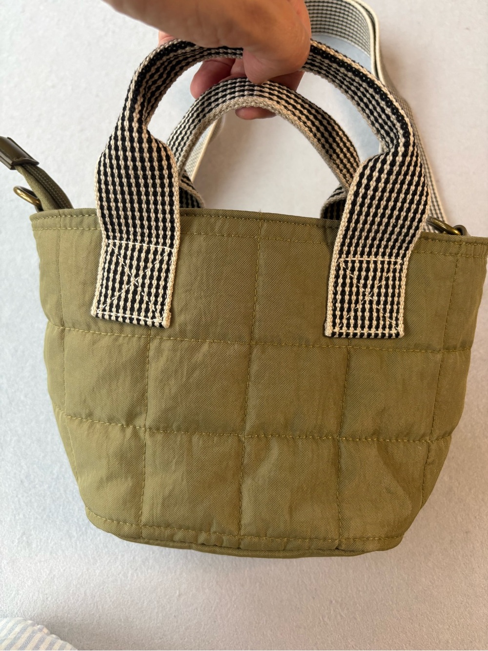 Universal Thread Quilted Olive Small Tote with Webbed Shoulder Strap NWOT - Picture 3 of 9